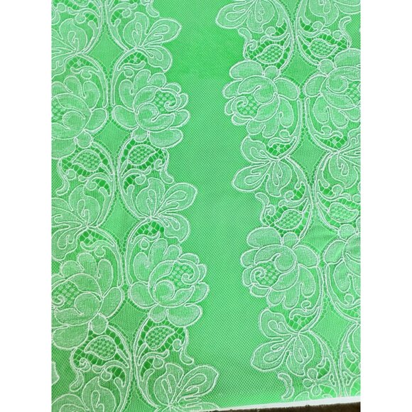 Bouquet Lace Green Vinyl Tablecloth 54 X 54 Square VTG 60s Machine Washable USA - Picture 2 of 5